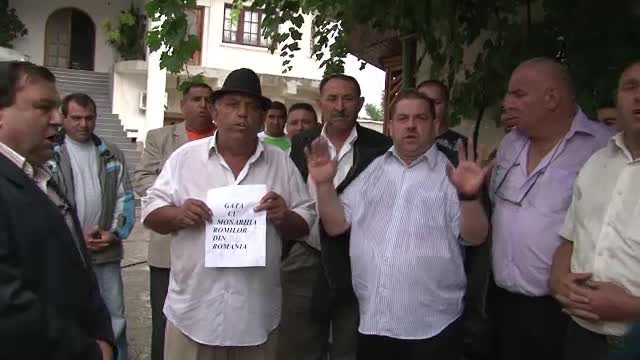 Fratii Cioaba, contestati de comunitatile de romi. "Nu mai vrem niciun rege, sa se duca la munca"