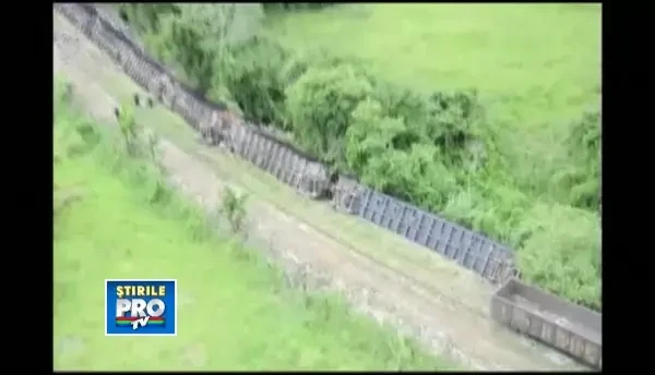 CLIPUL ZILEI: Accident feroviar in Mexic. Un tren a iesit complet de pe linie