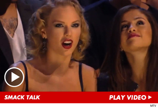 La doar cateva ore dupa ce l-a injurat in direct, Taylor Swift s-a fotografiat cu fostul ei iubit