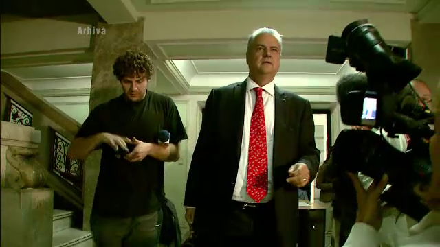 Adrian Nastase ar putea fi exclus din Baroul Capitalei. Soarta sa va fi decisa luni