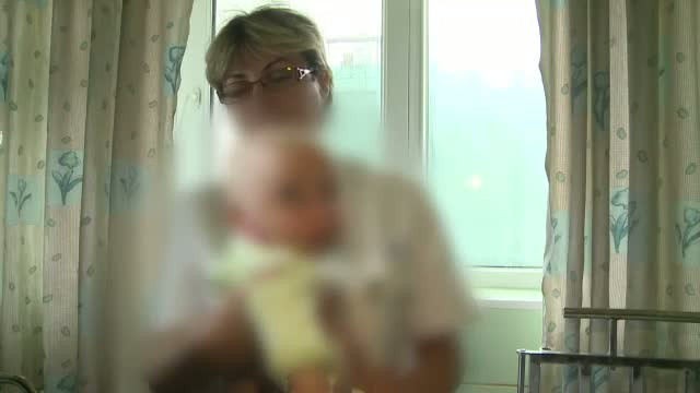 Tot mai multi copii sunt agresati de parinti. Autoritatile se multumesc doar sa "consilieze"