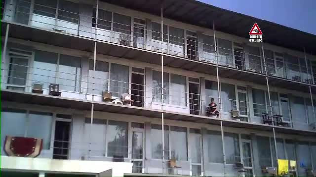 Un hotel din Mamaia si-a primit turistii in mizerie toata vara. Autoritati: Nu putem sa intervenim