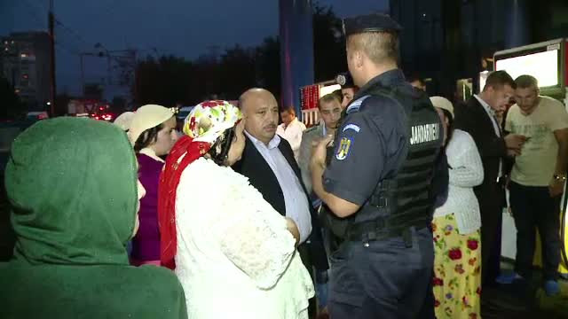 Scandal intre neamurile de romi din Iasi. O tanara de 15 ani ar fi fost rapita pentru zestre