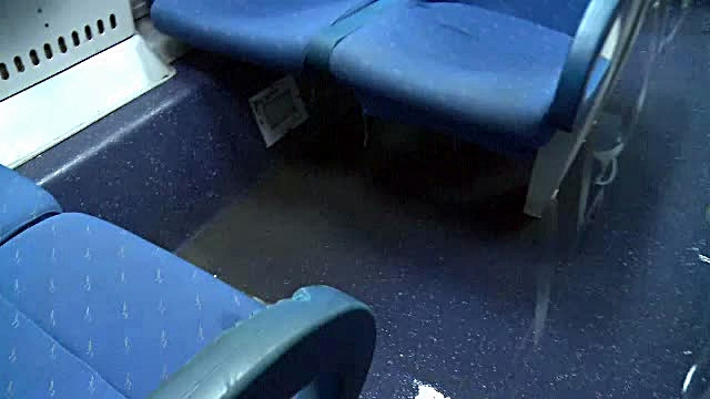 Trenul romanesc al groazei. Cativa calatori au stat intr-un vagon inundat timp de 4 ore