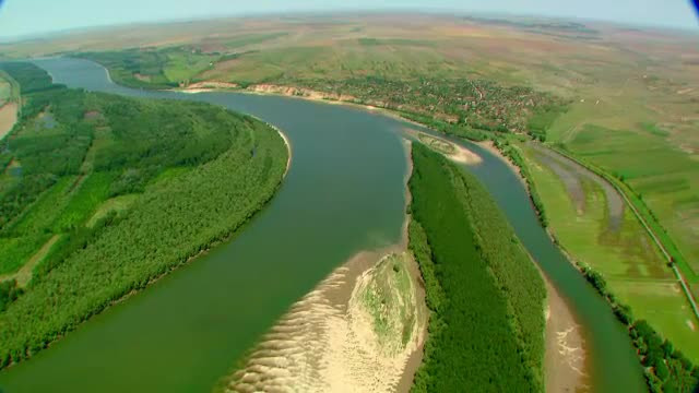 Locul in care poti ajunge singur pe insula. Traditia, vinul si mancarurile din Tinutul Ostrovului