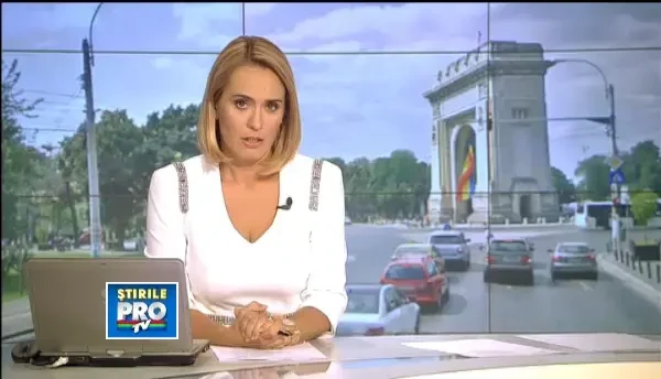 Ioana Basescu a primit un avertisment din partea politistilor. Nu a semnalizat cand a schimbat banda