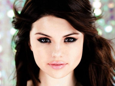 Selena Gomez, diagnosticata cu lupus. Cantareata a dezvaluit ca a facut chimioterapie in urma cu un an