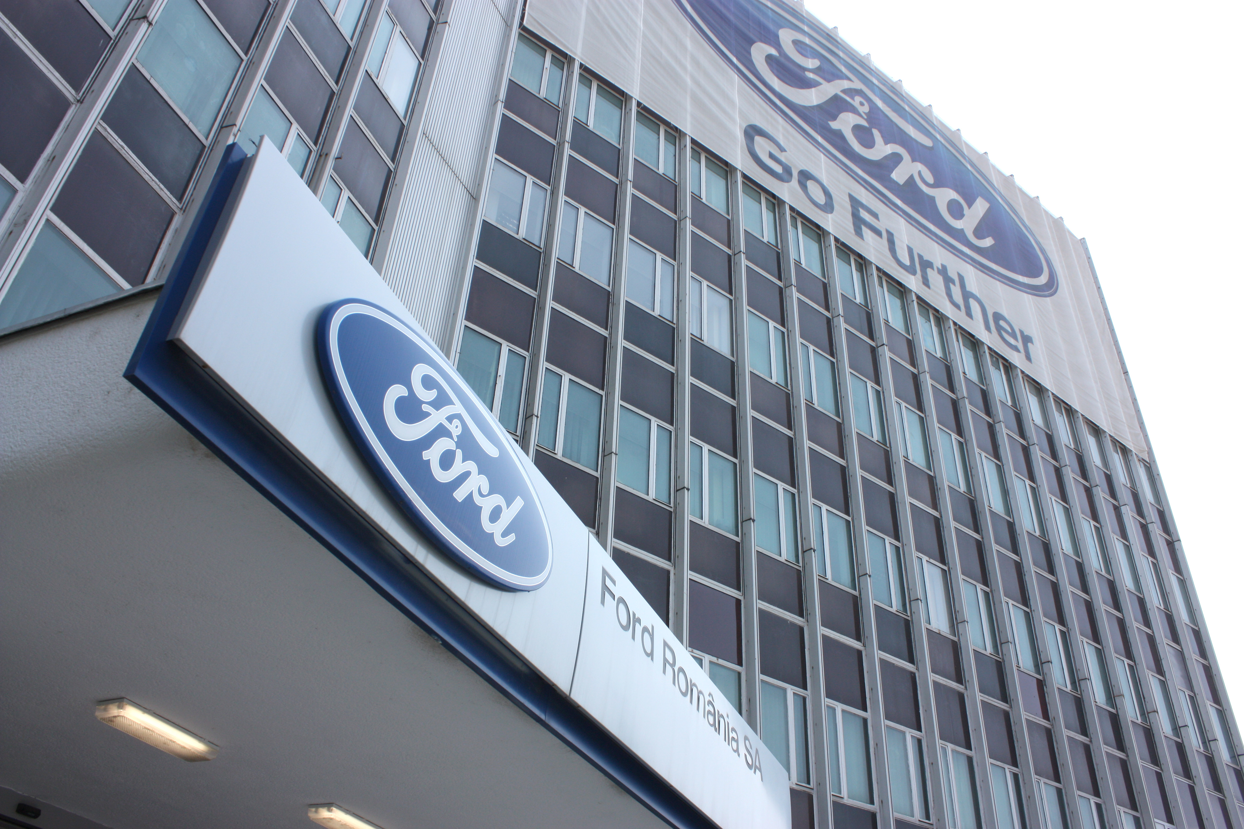 Uzina Ford de la Craiova va intrerupe productia 7 zile, in septembrie; angajatii - in somaj tehnic