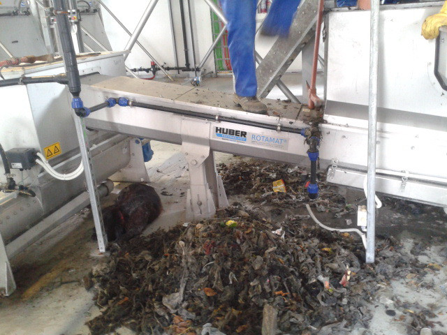 Statia de epurare din Timisoara, plina cu deseuri aruncate de timisoreni. Ce se intampla cand ploua