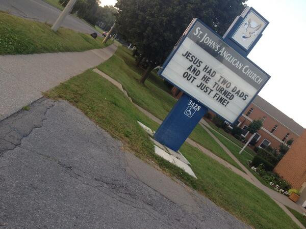 "Iisus a avut doi tati si totul a fost bine". Ultimul loc unde te-ai astepta sa vezi acest mesaj