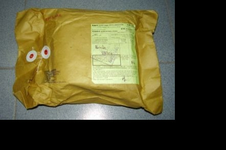 A comandat un telefon de pe internet si a inlemnit cand a deschis cutia. Ce a patit un roman