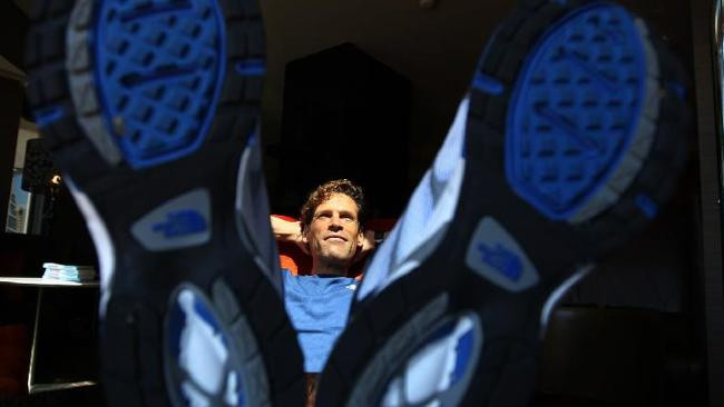 Omul care sfideaza legile naturii. Poate alerga 3 zile si trei nopti fara a avea crampe