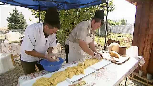 Targ deschis in Capitala pana in decembrie: Sarmale de pasat in zeama acra si placinte maramuresene