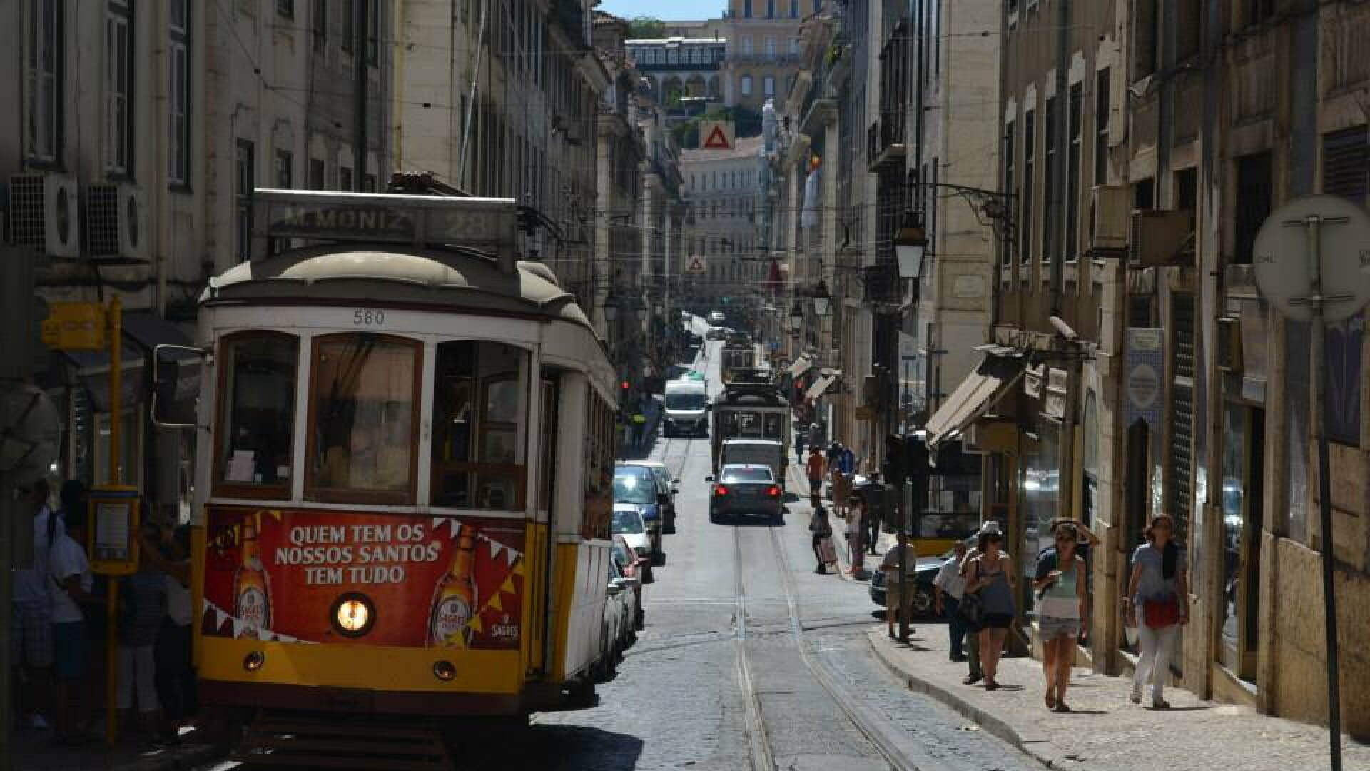 Desi in criza,atrage strainii ca un magnet.Ce le poate oferi imigrantilor o tara aproape de faliment