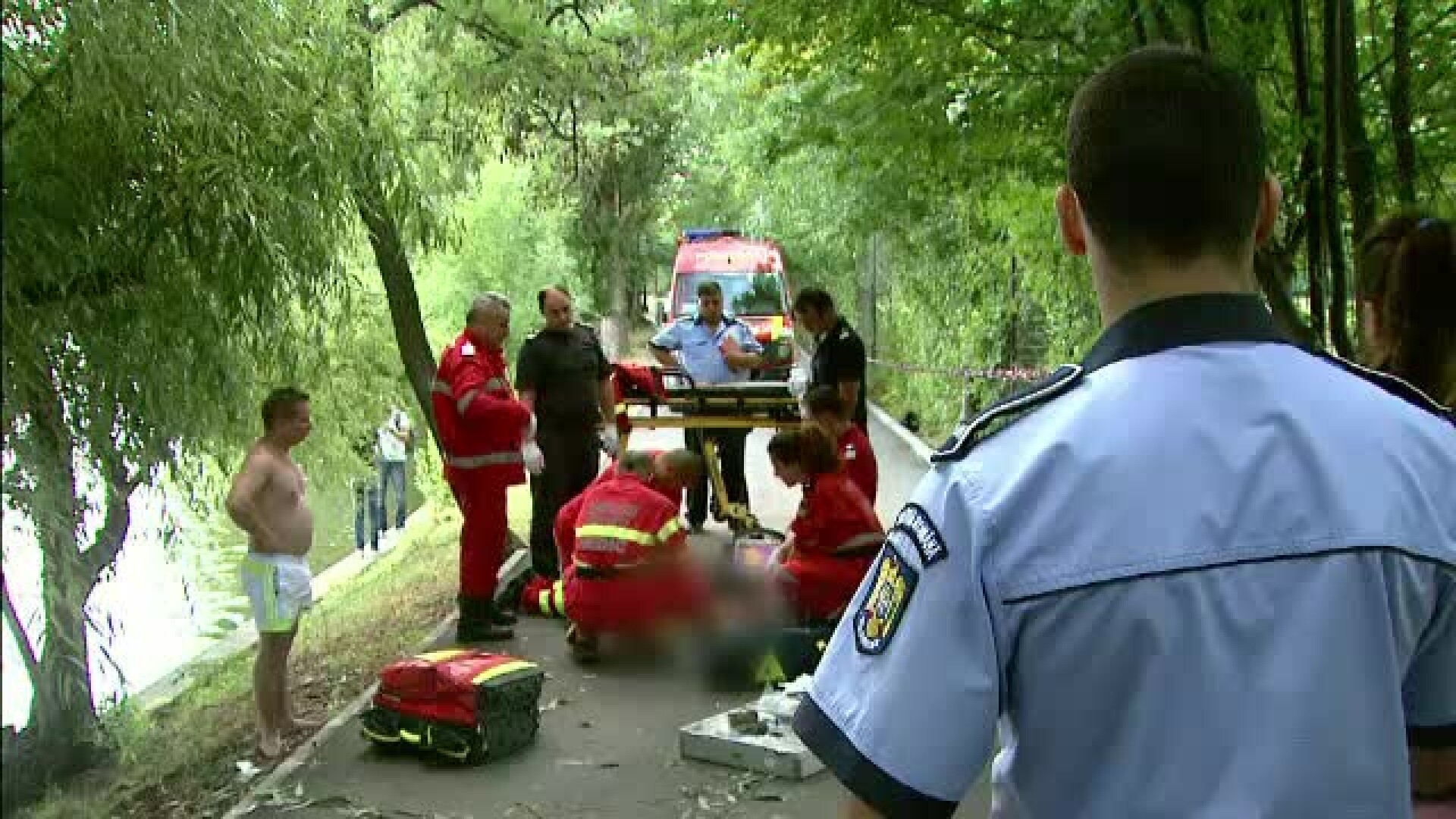 Un barbat de 64 de ani s-a inecat in Lacul Herastrau, dupa ce a vrut sa-si recupereze undita din apa