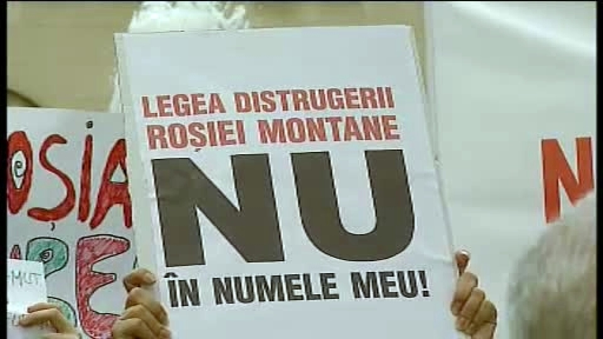 Proteste in Bucuresti. Sute de persoane au manifestat impotriva proiectului Rosia Montana