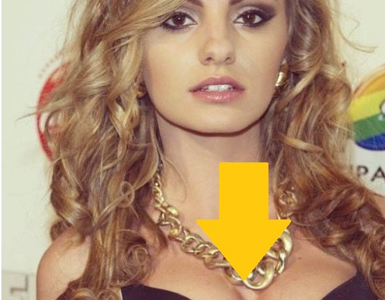 "Ce se vede in decolteul tau?". Imaginea cu sanii Alexandrei Stan care i-a innebunit pe toti fanii!