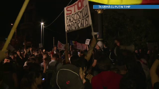 A doua seara de proteste fata de proiectul Rosia Montana. Bulevardul Regina Elisabeta a fost blocat