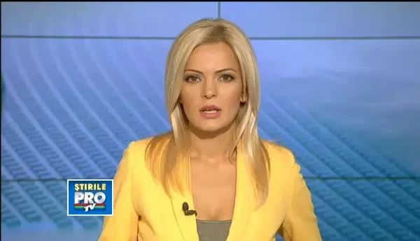 Emotii mari pentru 24 de persoane. Un autoturism s-a izbit frontal de autocarul care ii ducea acasa