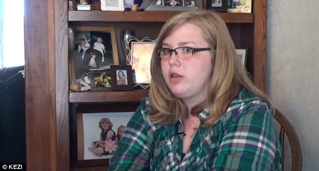 "Esti prea grasa ca sa cumperi haine de la noi". Adolescenta umilita intr-un magazin, de ziua ei