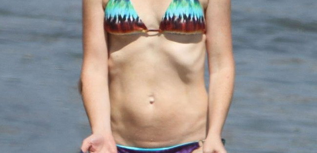 Are numai 39 de ani, dar abdomenul ei arata asa. O vedeta si-a socat fanii cu aparitia dezastruoasa