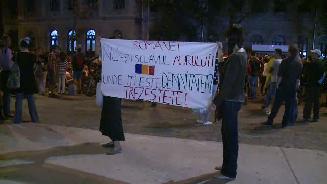 Aproximativ 1000 de persoane au protestat in Bucuresti si Cluj fata de proiectul de la Rosia Montana