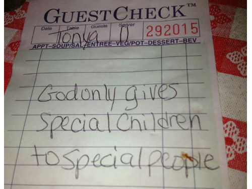 Mesajul de pe nota de plata de la restaurant a facut-o sa izbucneasca in lacrimi. Ce scria pe hartie