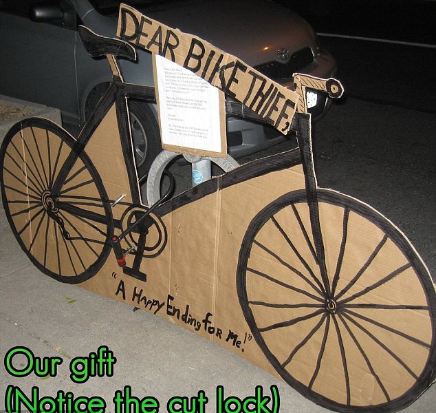 Si-a furat propria bicicleta si a lasat un mesaj ilar pentru hot. FOTO