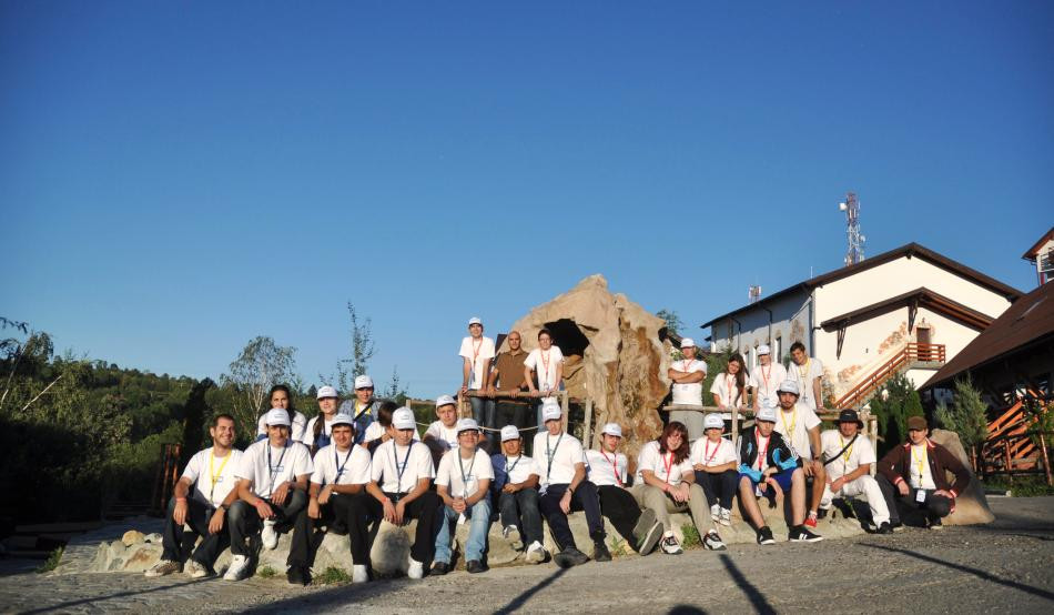 Tabara micilor genii din Romania. Elevii construiesc roboti si invata sa ajunga viitorul Bill Gates