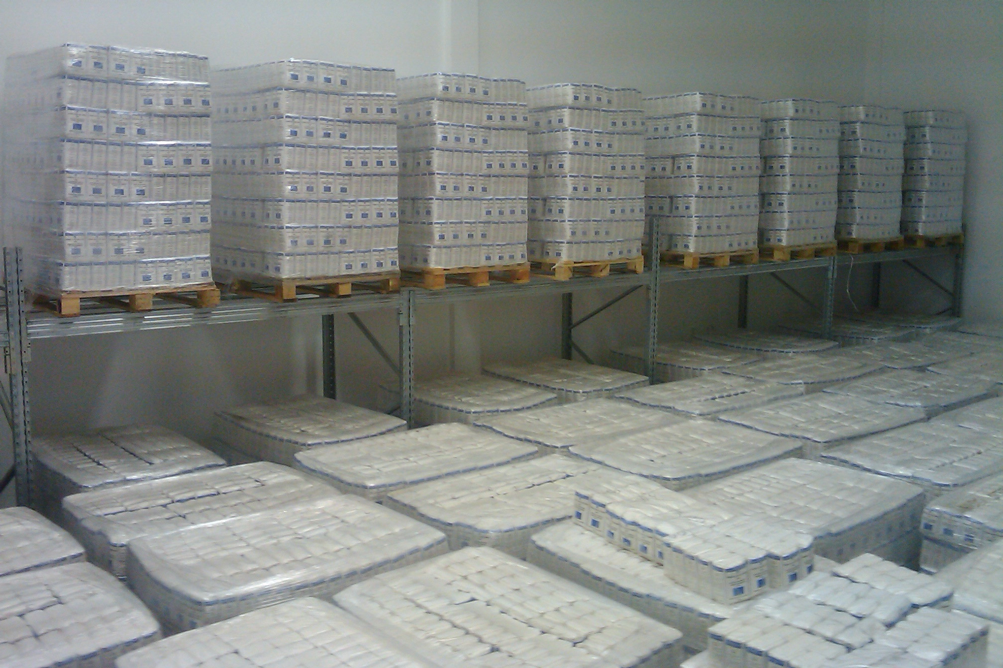 Locuitorii din Alba sunt asteptati sa isi ridice pachetele cu alimente de la U.E.