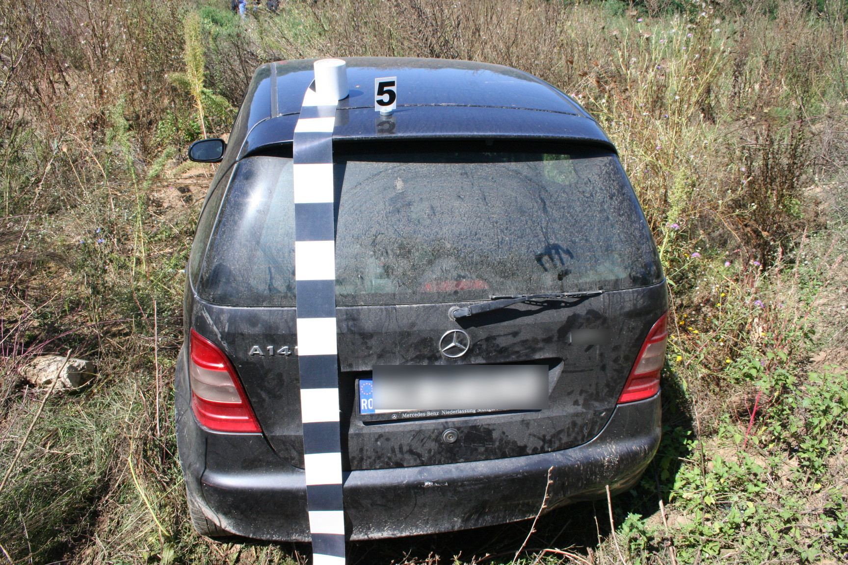 Cat de simplu poate fi abandonata o masina de lux. Ce ascundea un barbat din Timis in autovehicul