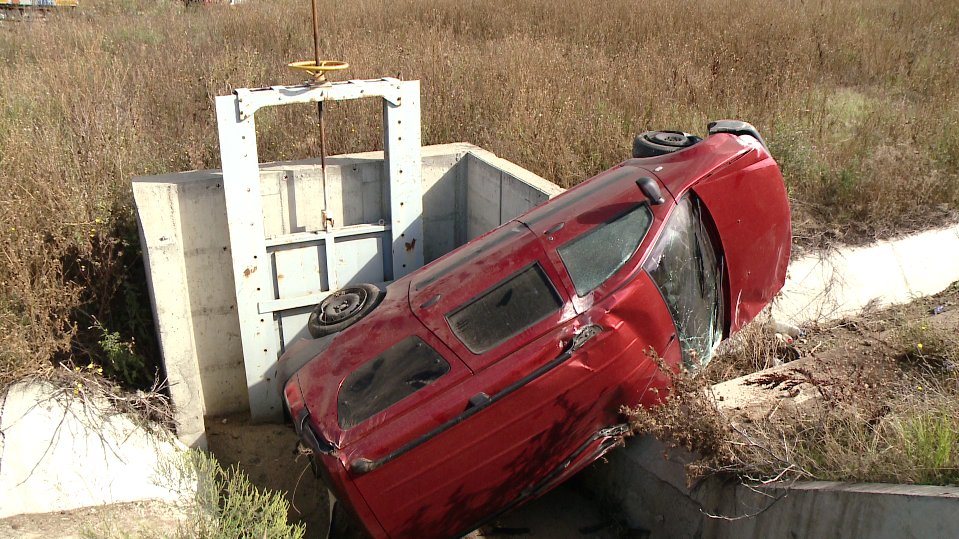 Accident pe centura Timisoarei. Ce a patit un tanar din Mehedinti dupa ce s-a rasturnat cu masina