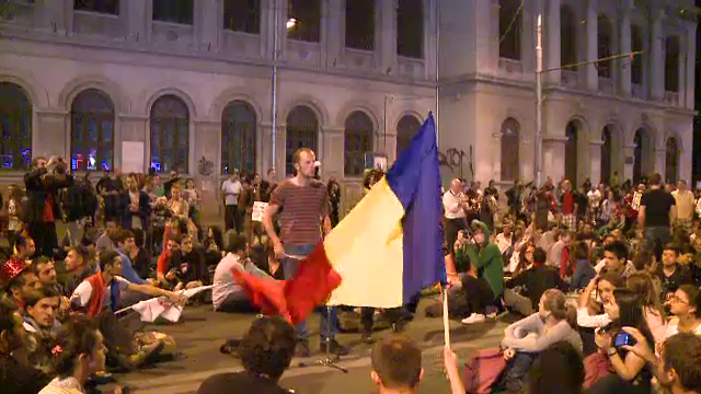 A patra noapte de proteste in Capitala impotriva proiectului Rosia Montana. 2000 de oameni,in strada