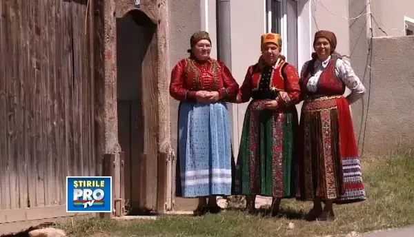 Mestesuguri de mare pret. Mobila pictata manual, o traditie pastrata cu sfintenie in judetul Cluj