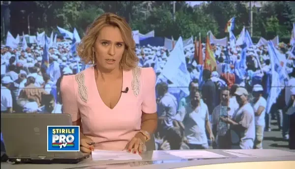 Mesajele afisate de zecile de persoane care sustin un protest neautorizat anti-maidanezi in Capitala