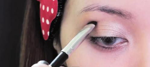 Cum arata trei barbati care au crezut ca se pot machia la fel de bine ca orice femeie