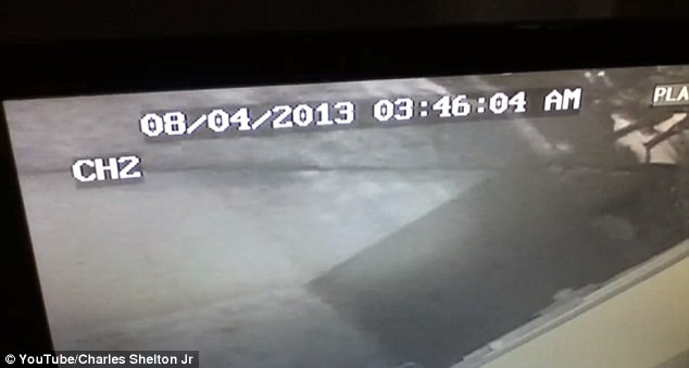 A instalat o camera de supraveghere in curte si spune ca a surprins "o minune" trimisa de Dumnezeu