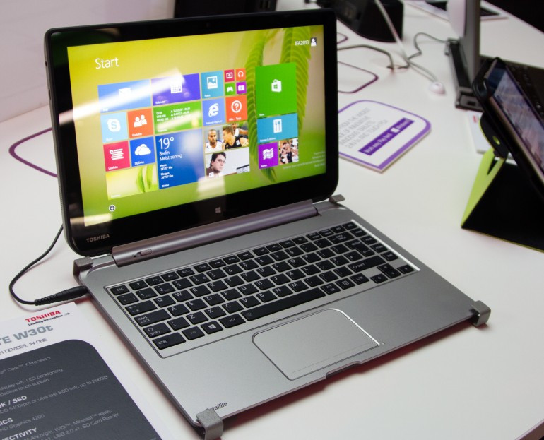 2 in 1, laptop si tableta. Toshiba lanseaza Satellite W30t si W30Dt