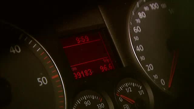 Ce a descoperit un roman pe bordul unei masini de 7.300 de euro. Sfaturi pentru a evita aceste tepe