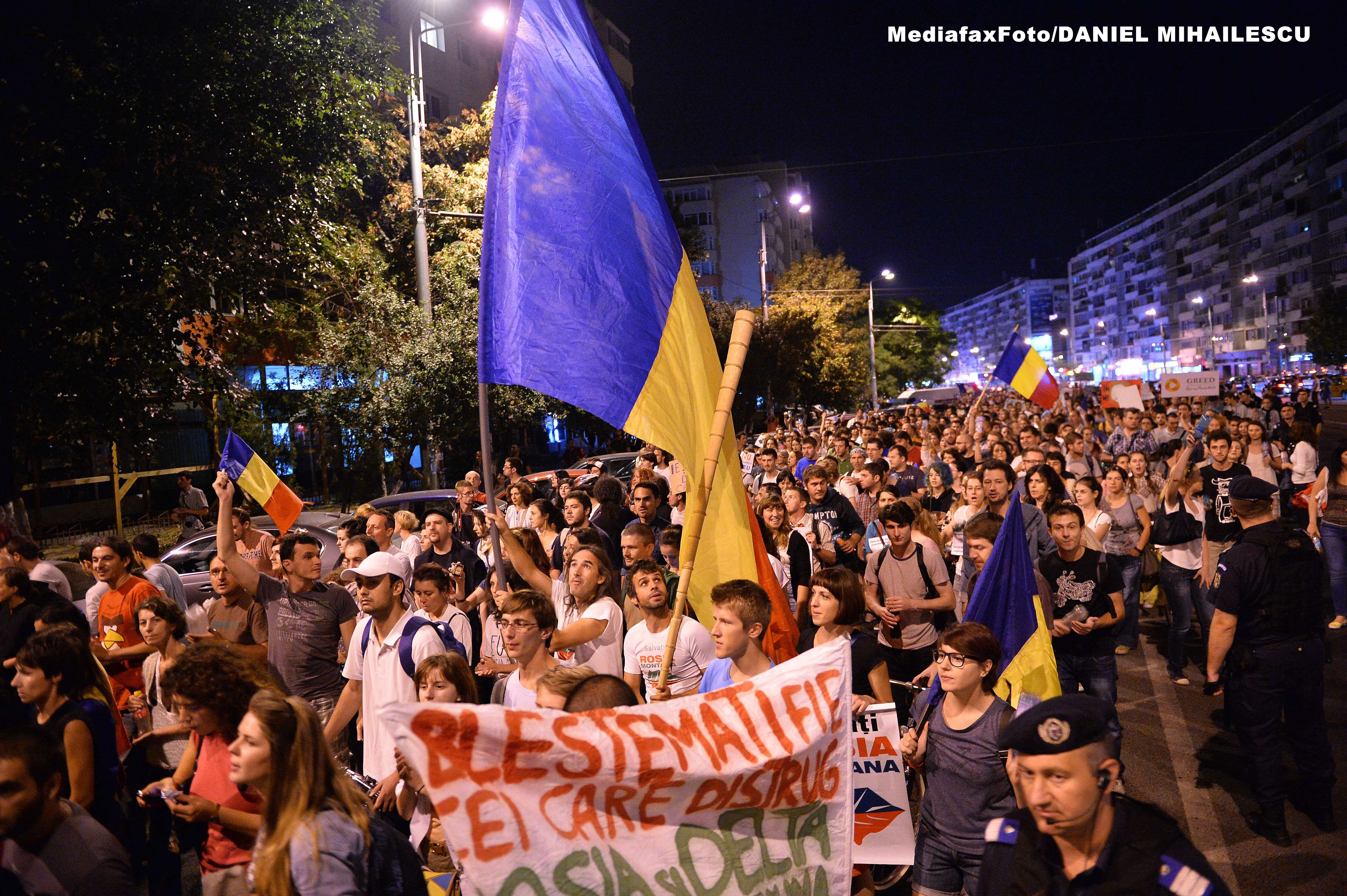 Peste 5.000 de clujeni au iesit sa protesteze aseara impotriva proiectului Rosia Montana
