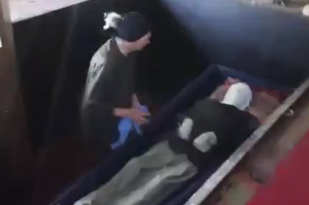 Si-a mumificat fiul timp de 18 ani ca nepotul sa-si poata cunoaste tatal