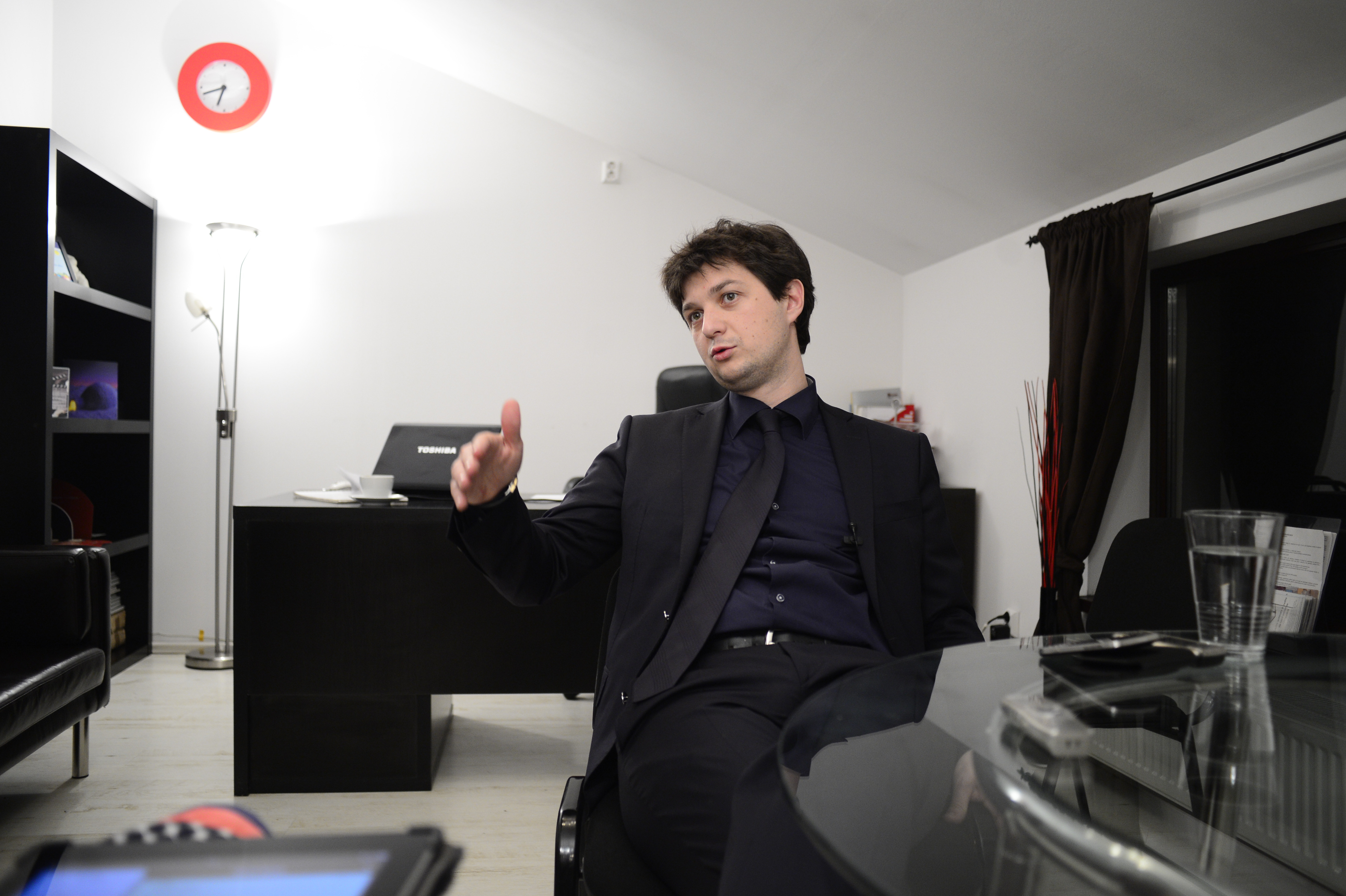 Casa RAAPPS in care locuieste in Bucuresti secretarul de stat Valentin Soneriu a fost sparta