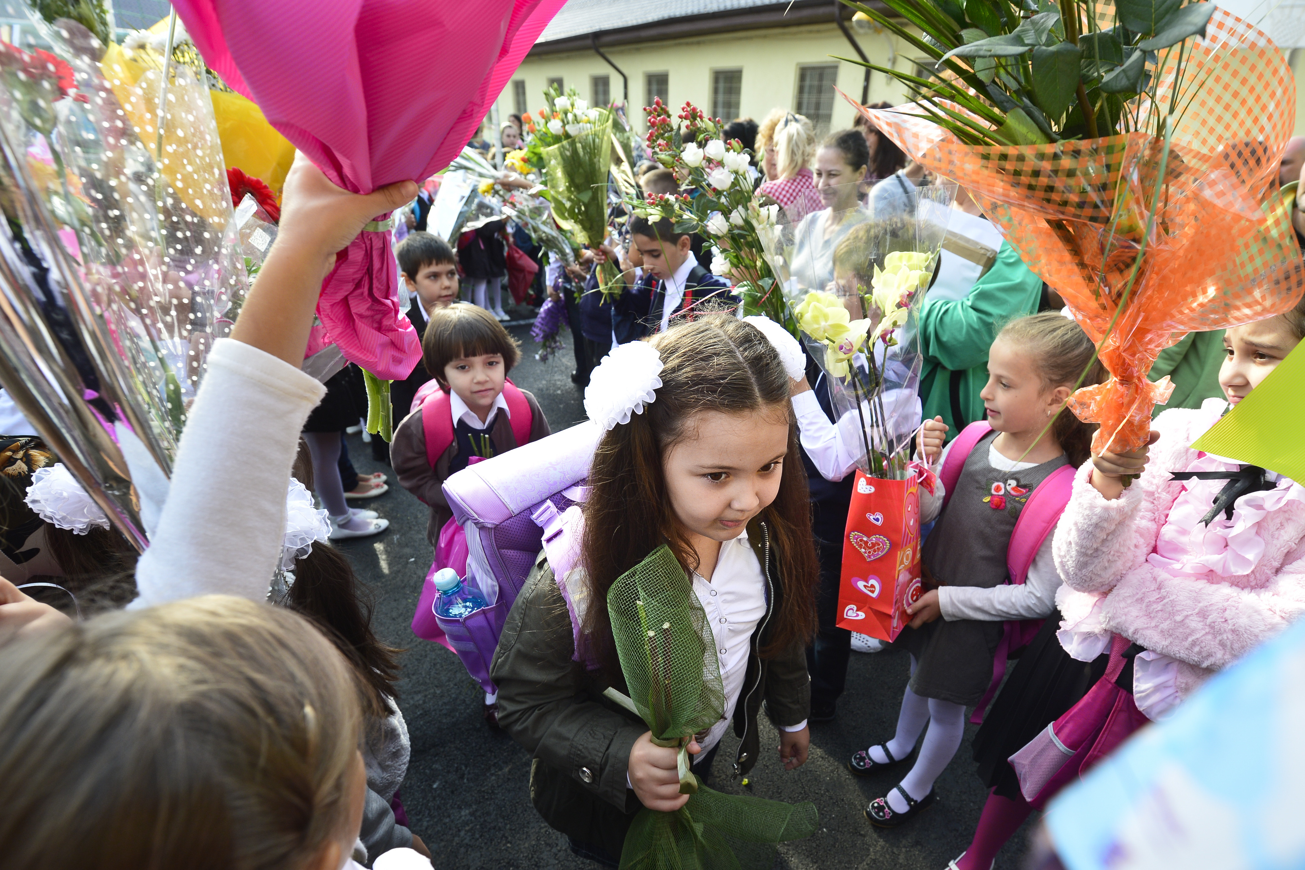 “Sunt parfumurile sau alte cadouri considerate drept spaga?” Ce a raspuns o profesoara din judetul Timis