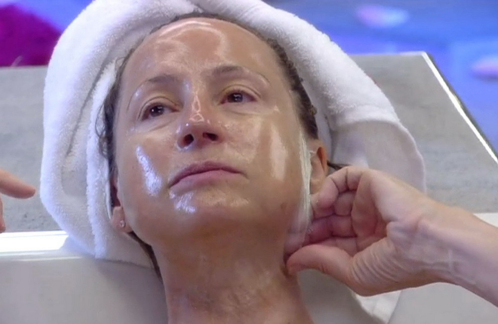 In imagine arata de parca are chipul unei tinere de 20 de ani. Cum arata aceasta femeie fara masca