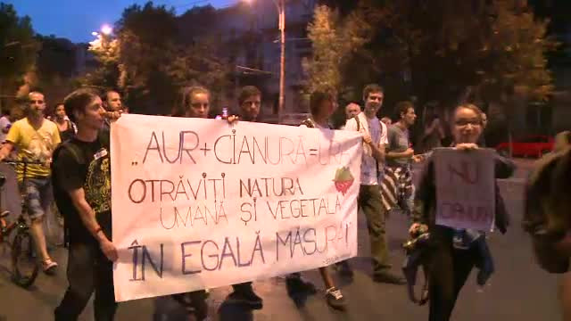 A NOUA seara de proteste impotriva proiectului Rosia Montana. Bulevardul Elisabeta a fost blocat