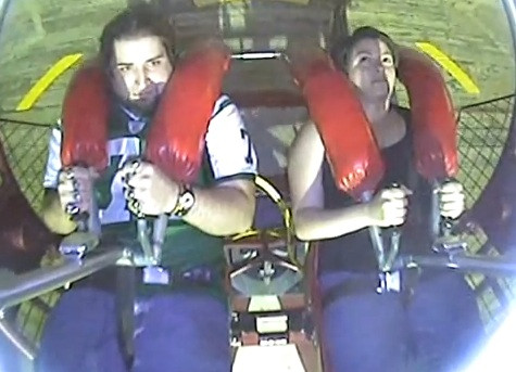 Tipetele dintr-un parc de distractii ale unui barbat l-au facut star pe internet. VIDEO