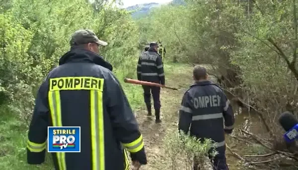 Moarte cumplita. S-a impotmolit cu masina in mal si a fost acoperit de apele barajului