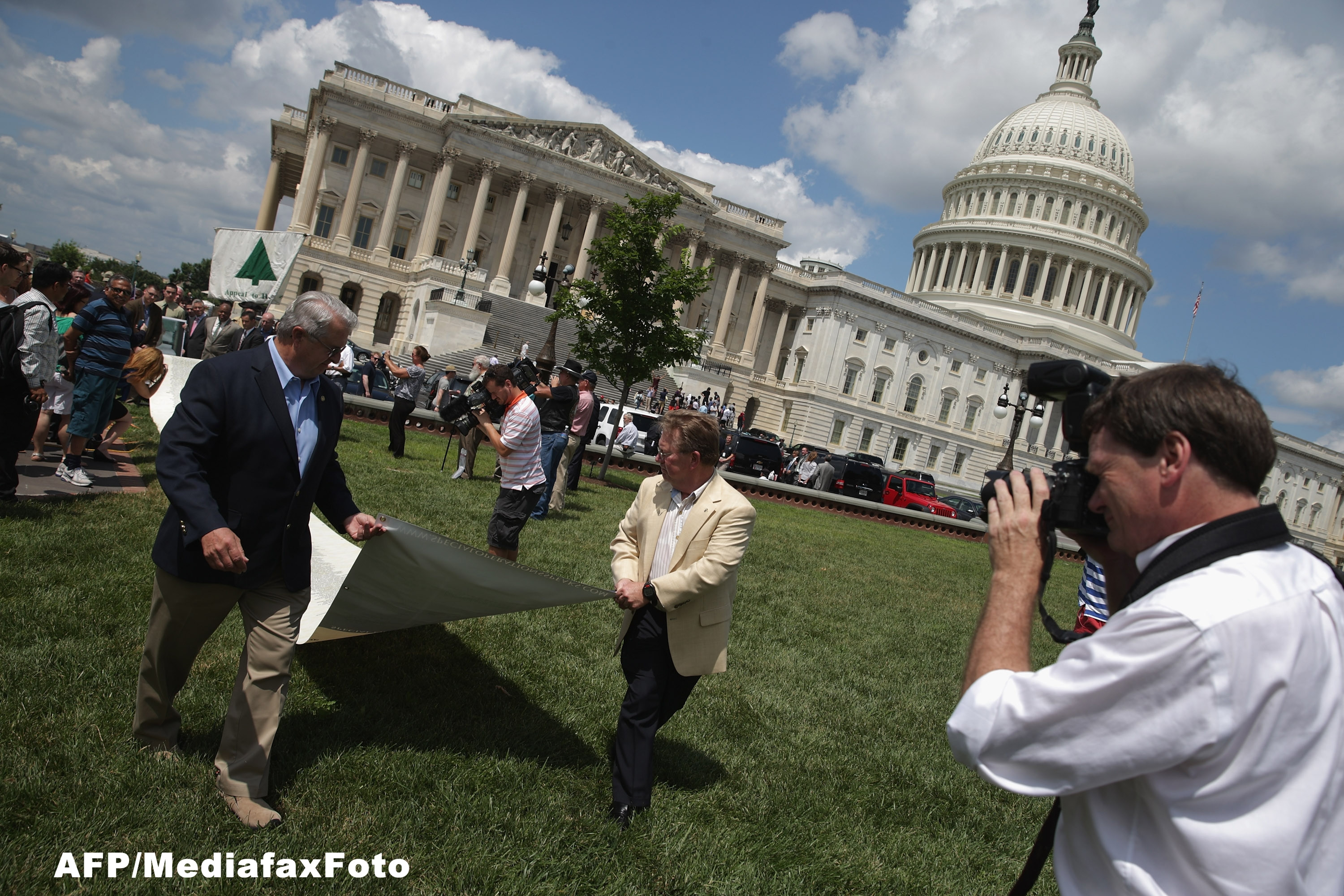 Casa Alba onoreaza memoria victimelor atentatului de la Benghazi si atacurilor teroriste din SUA
