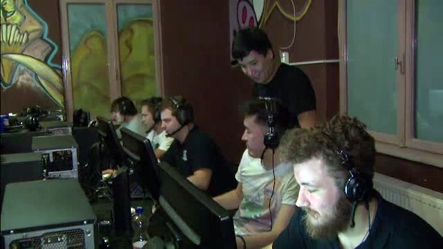 iLikeIT. Ce profit poti sa scoti din distractia dusa la rang de meserie, ca "gamer"