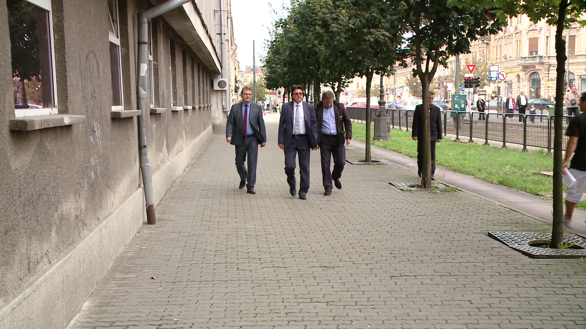 Elevii de la Colegiul Tehnic de Vest au inceput anul in aceeasi cladire.Robu:“Facem plangere penala”